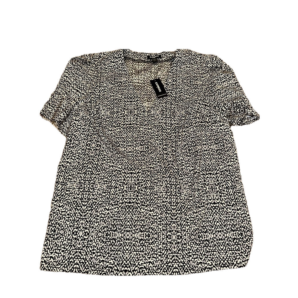 NWT EXPRESS BLUE AND WHITE DOTTED BLOUSE WITH V NECK AND SHORT SLEEVES